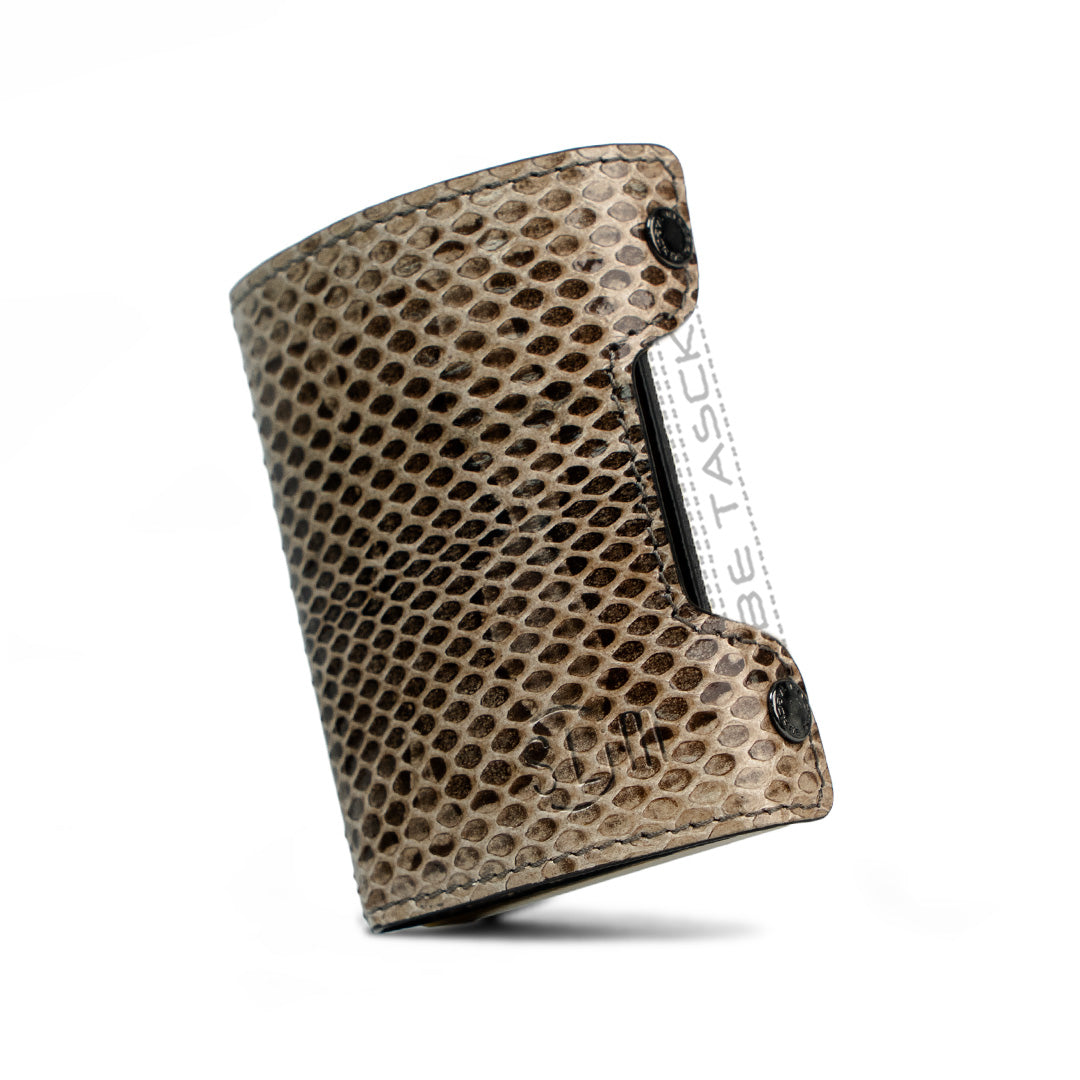 Cover in Vera Pelle Be Tasck