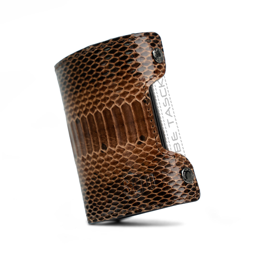 Cover in Vera Pelle Be Tasck