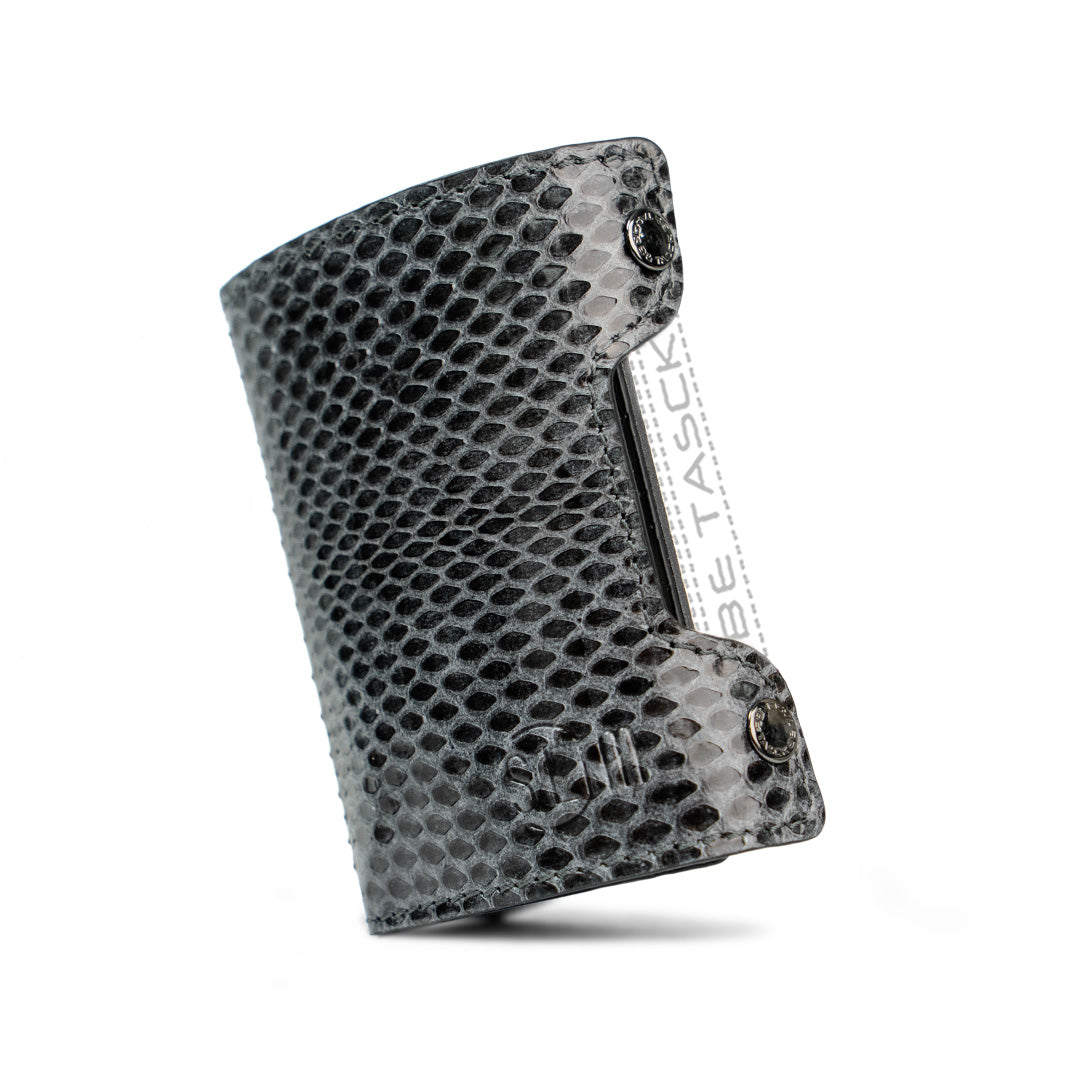 Cover in Vera Pelle Be Tasck